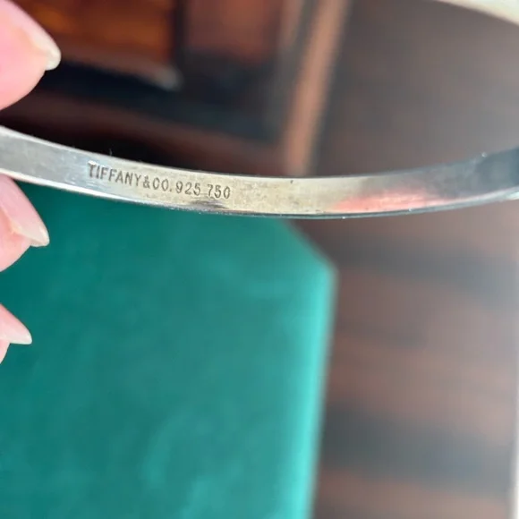 Tiffany & Co. HOOK BUCKLE BRACELET IN GOLD AND SILVER - Picture 2 of 5